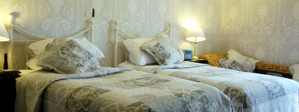 Twin En-suite Bedroom